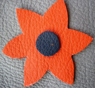 LeLa - Orange Blume spitz auf grau