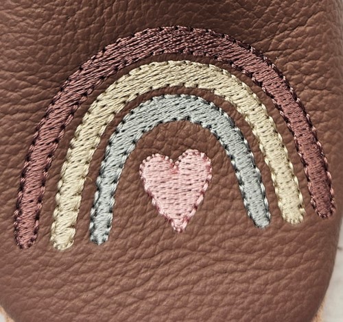 LeLa - Regenbogen mit Herz auf braun