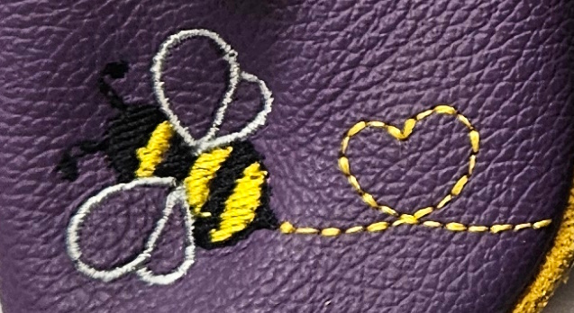 LeLa - Biene auf lila